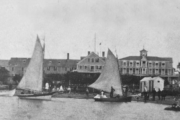 The Sagamore House resort hotel on Frost Point